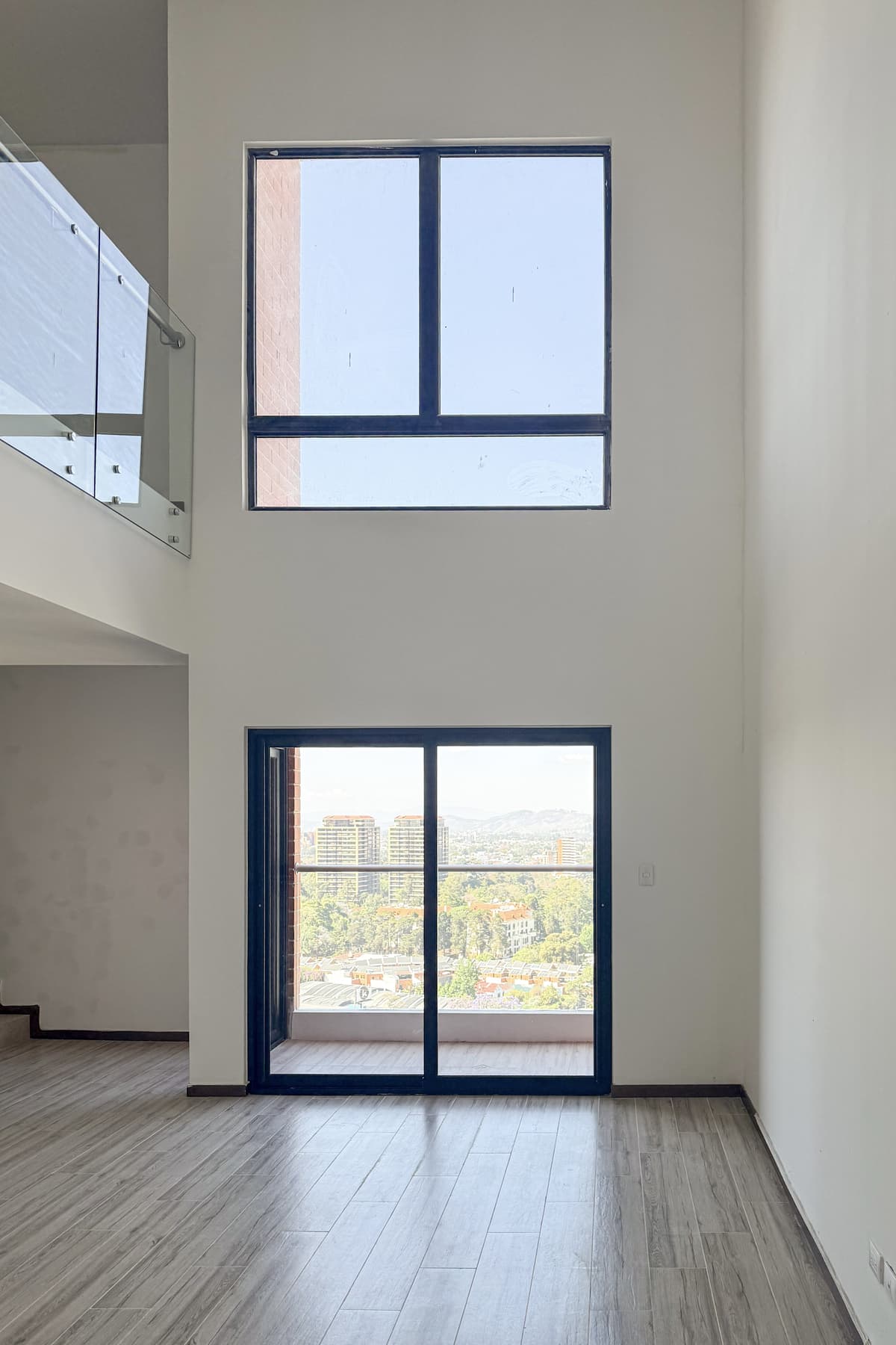 Apartamento de dos niveles en venta en NEO 2 zona 10 - foto 1