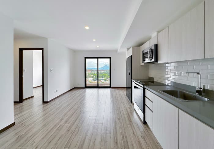 Apartamento de 2 dormitorios en alquiler en zona 10 - foto 1