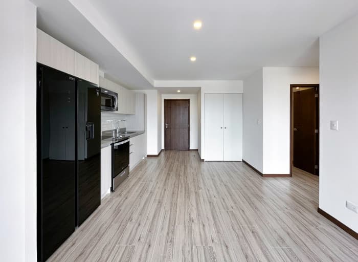 Apartamento de 2 dormitorios en alquiler en zona 10 - foto 3