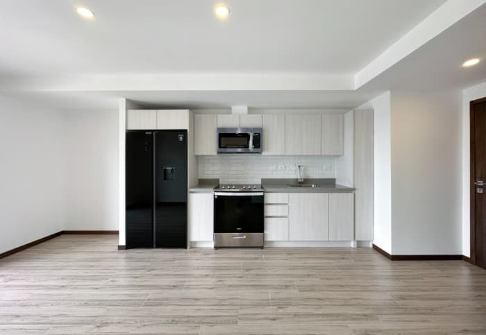 Apartamento de 2 dormitorios en alquiler en zona 10 - foto 2