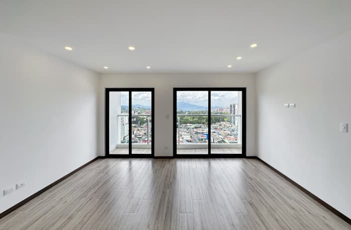 Apartamento de 2 dormitorios en alquiler en zona 10 - foto 3