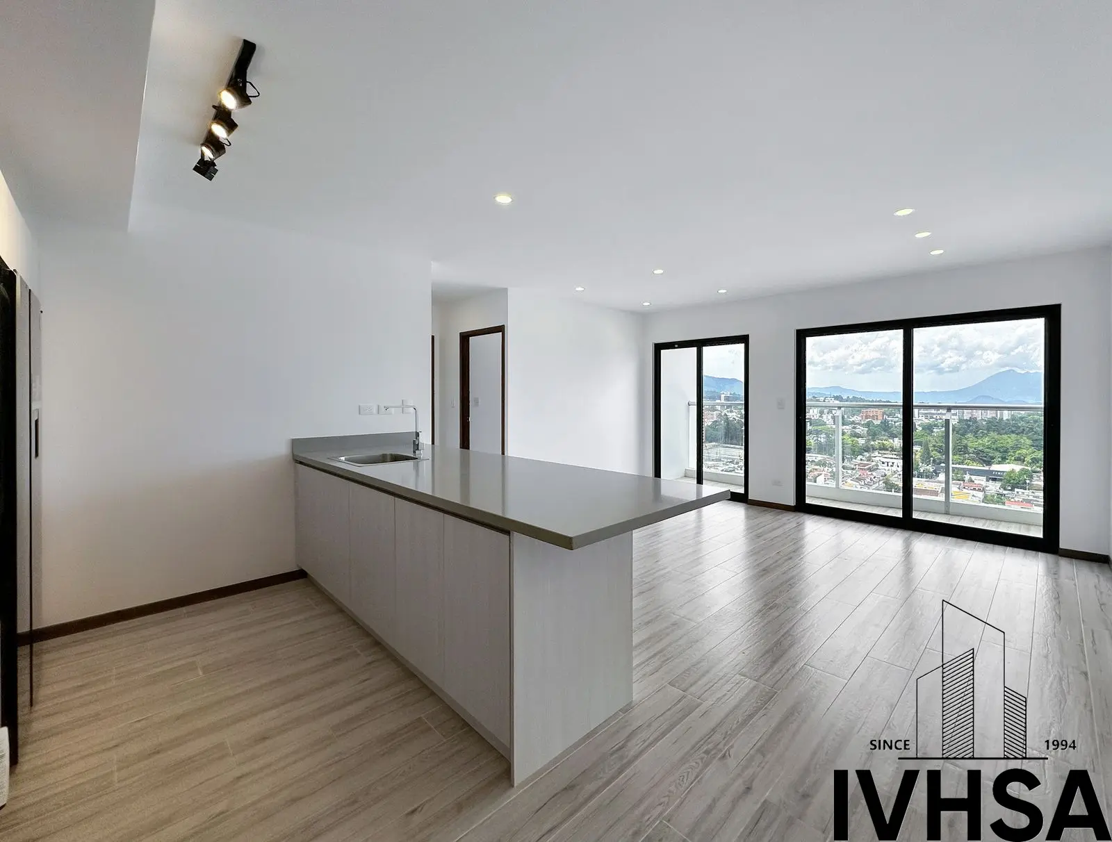 Apartamento de 2 dormitorios en alquiler en zona 10 - foto 1