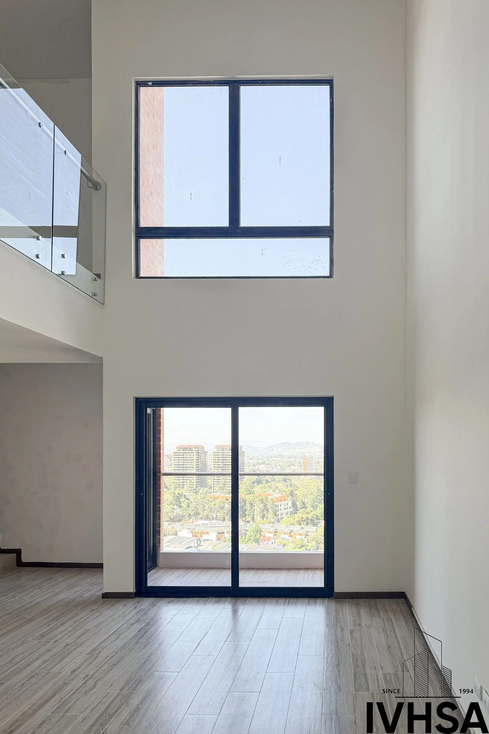 Apartamento de dos niveles en venta en NEO 2 zona 10 - foto 1