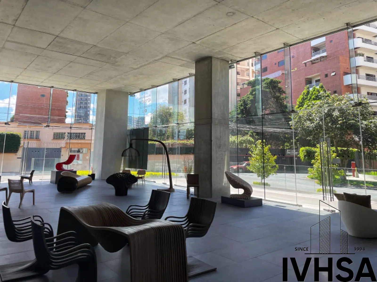 Local en alquiler en edificio corporativo zona 10 - foto 1