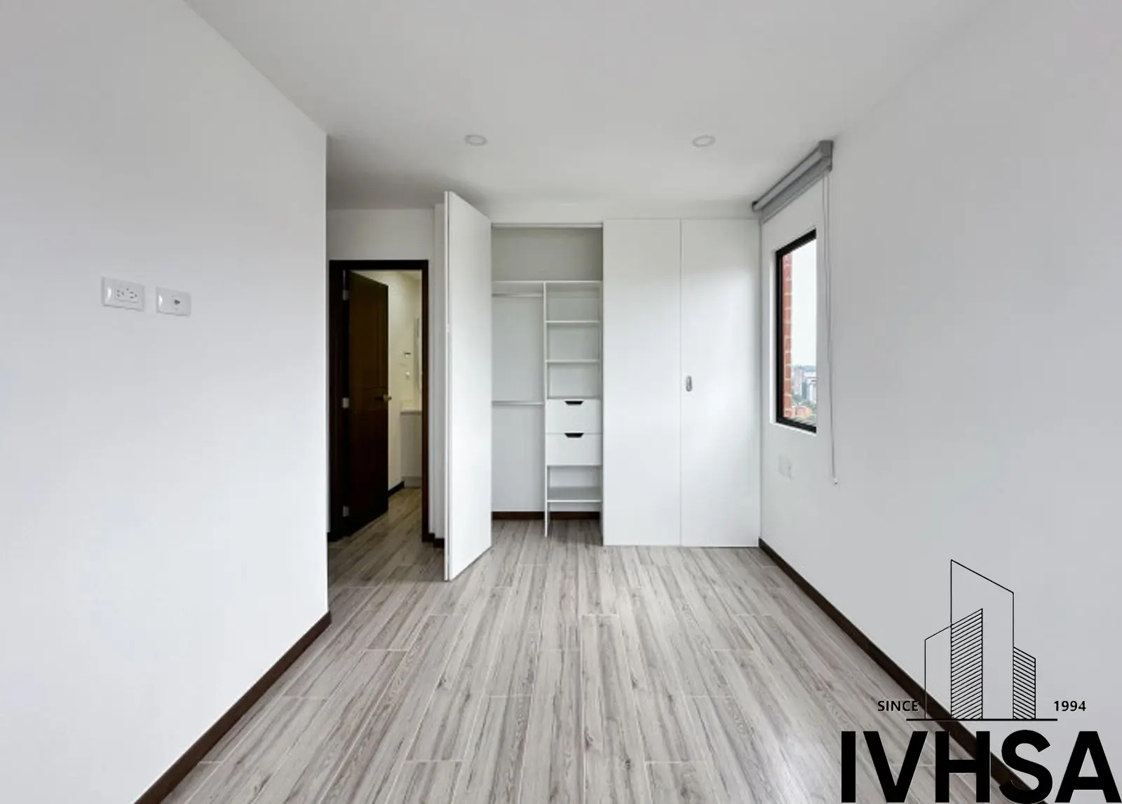 Apartamento de 2 dormitorios en alquiler en zona 10 - foto 12