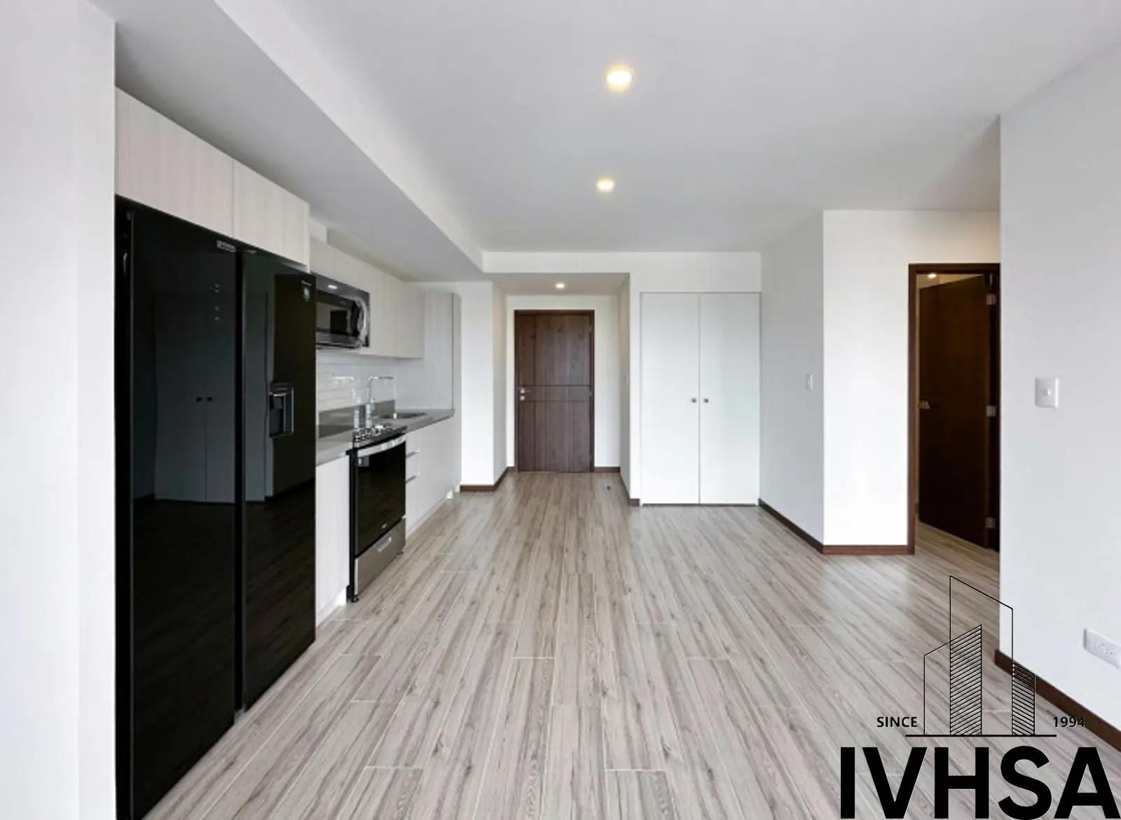 Apartamento de 2 dormitorios en alquiler en zona 10 - foto 3