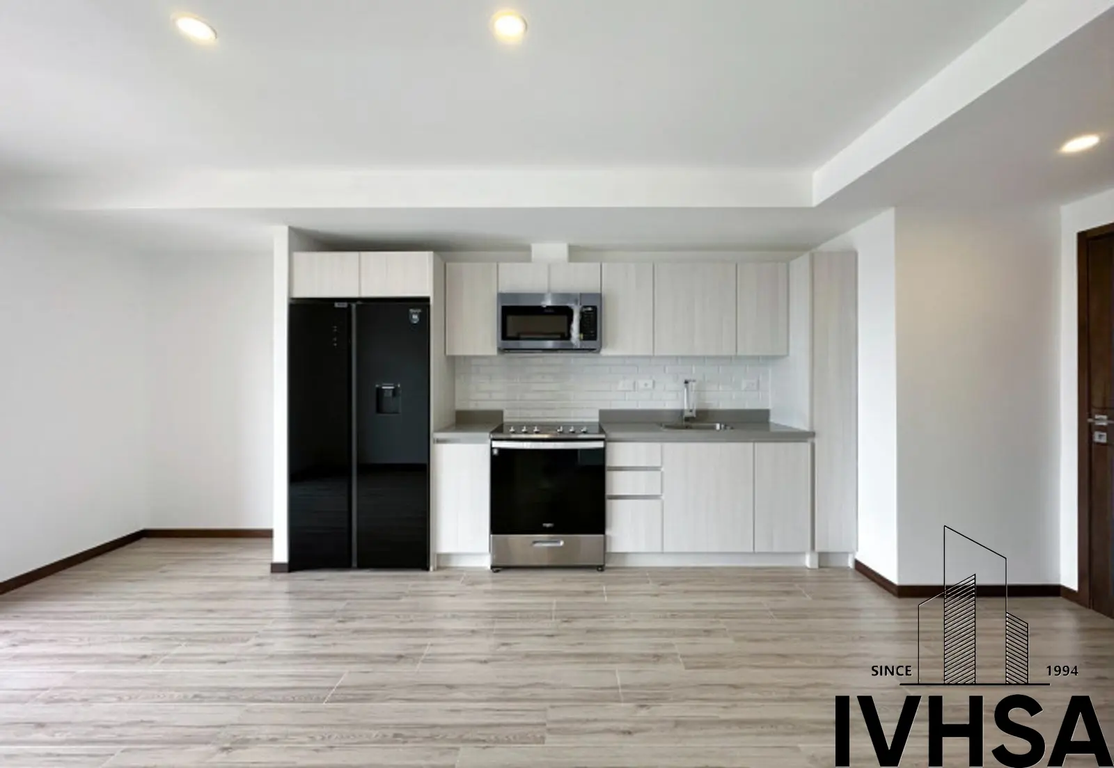 Apartamento de 2 dormitorios en alquiler en zona 10 - foto 2