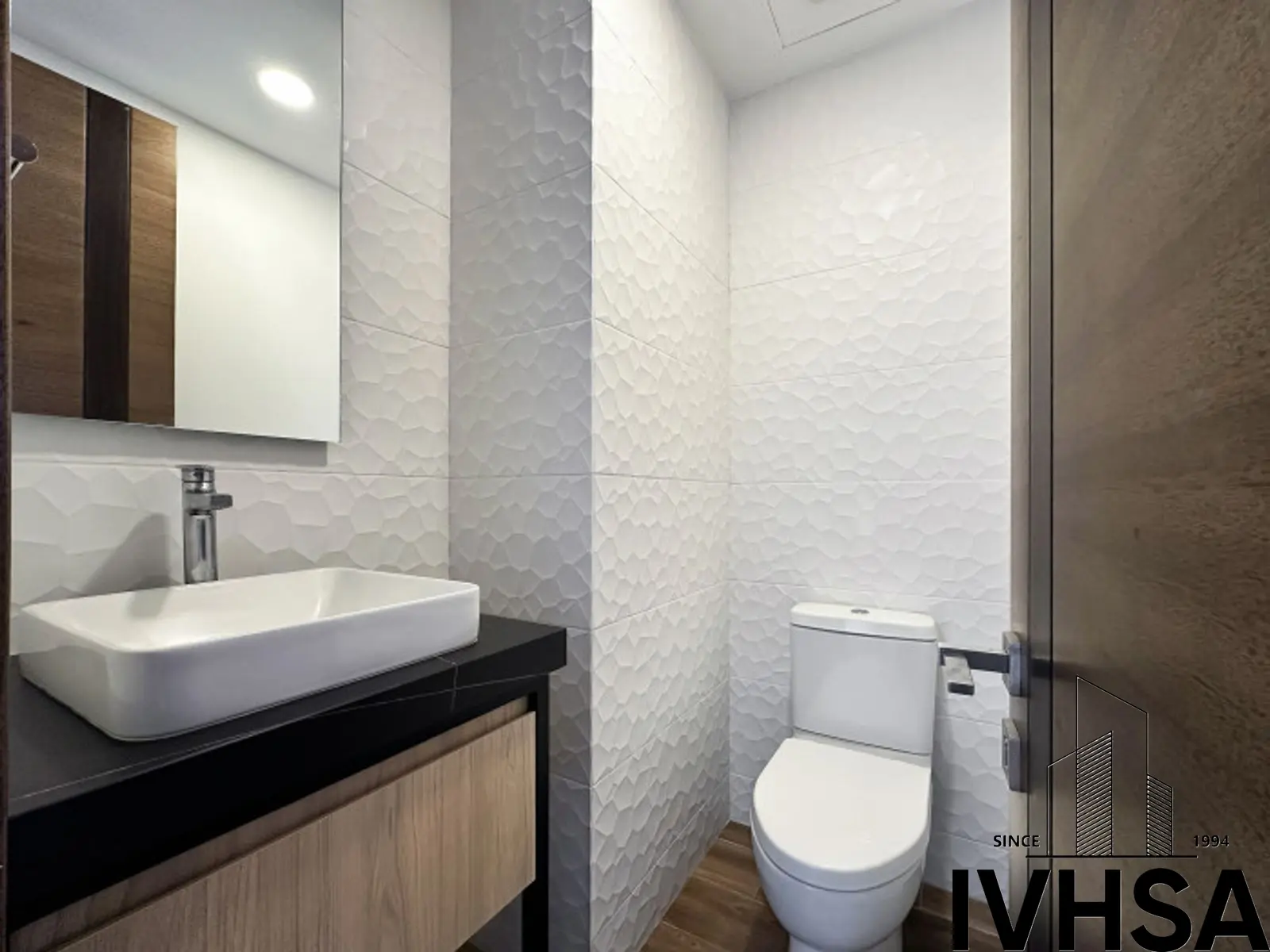 Apartamento de dos niveles en alquiler en zona 10 - foto 7