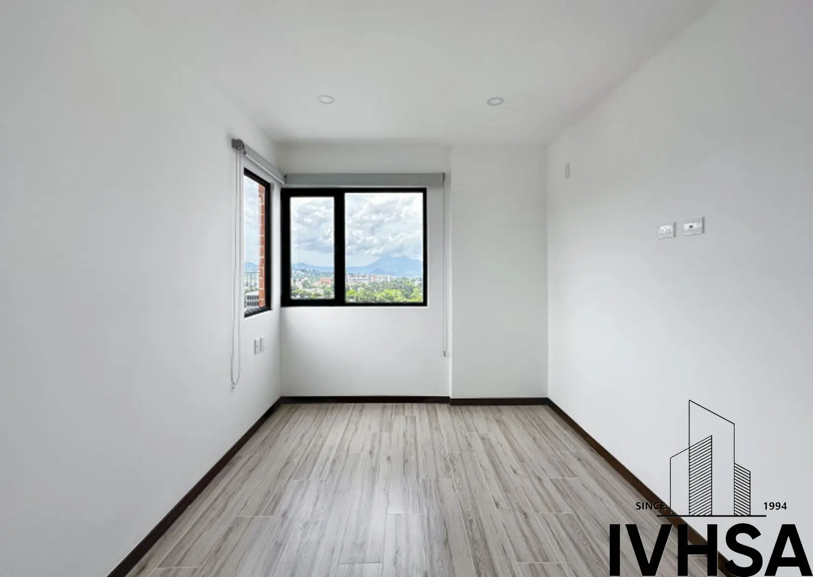 Apartamento de 2 dormitorios en alquiler en zona 10 - foto 10