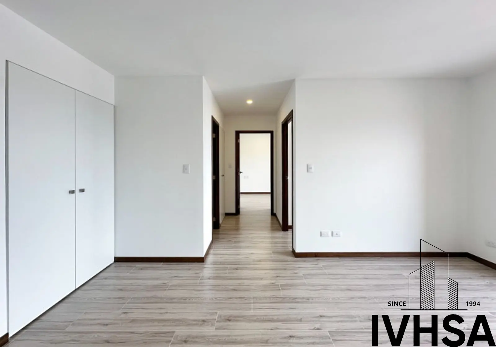 Apartamento de 2 dormitorios en alquiler en zona 10 - foto 7