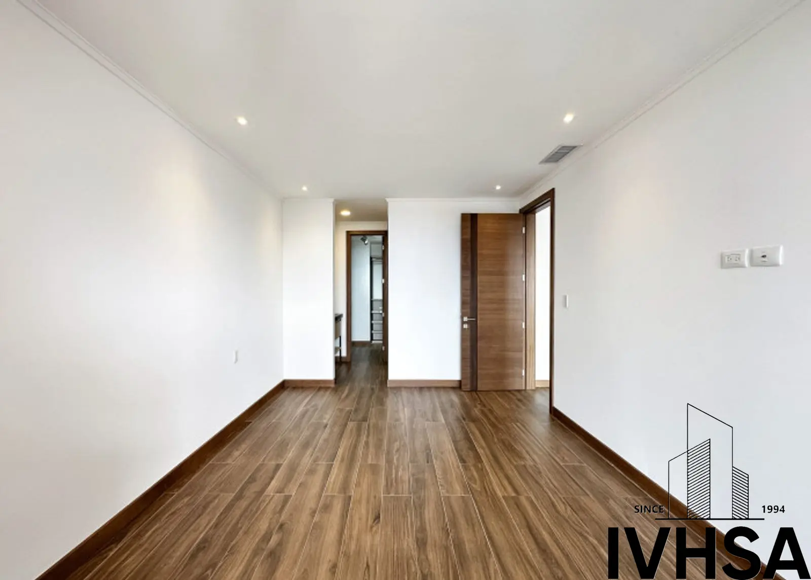 Apartamento de dos niveles en alquiler en zona 10 - foto 17