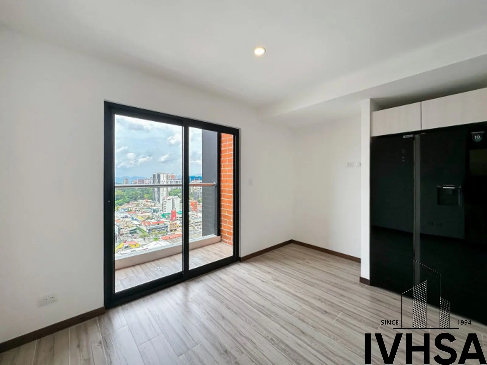 Apartamento de 2 dormitorios en alquiler en zona 10 - foto 6