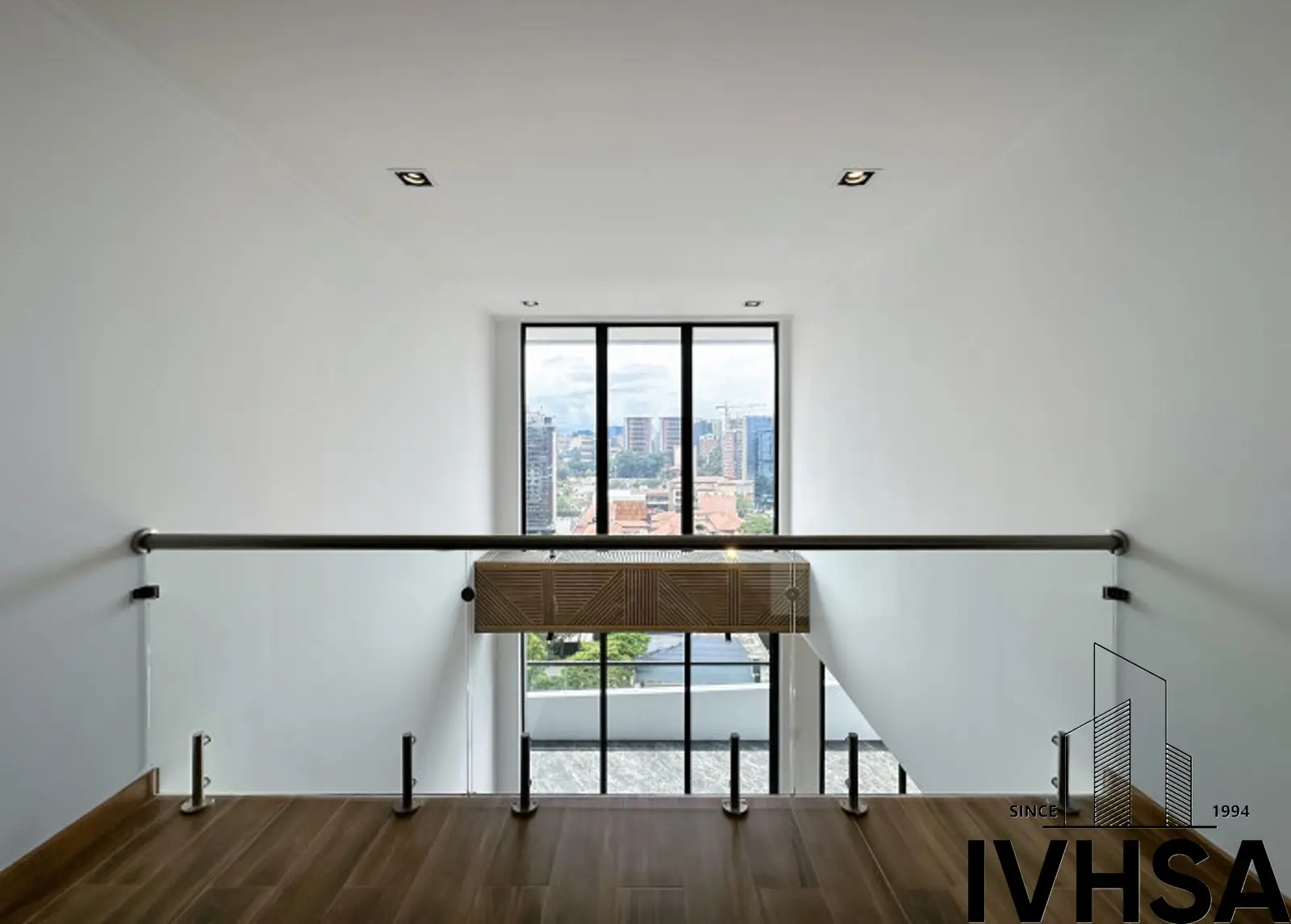Apartamento de dos niveles en alquiler en zona 10 - foto 14