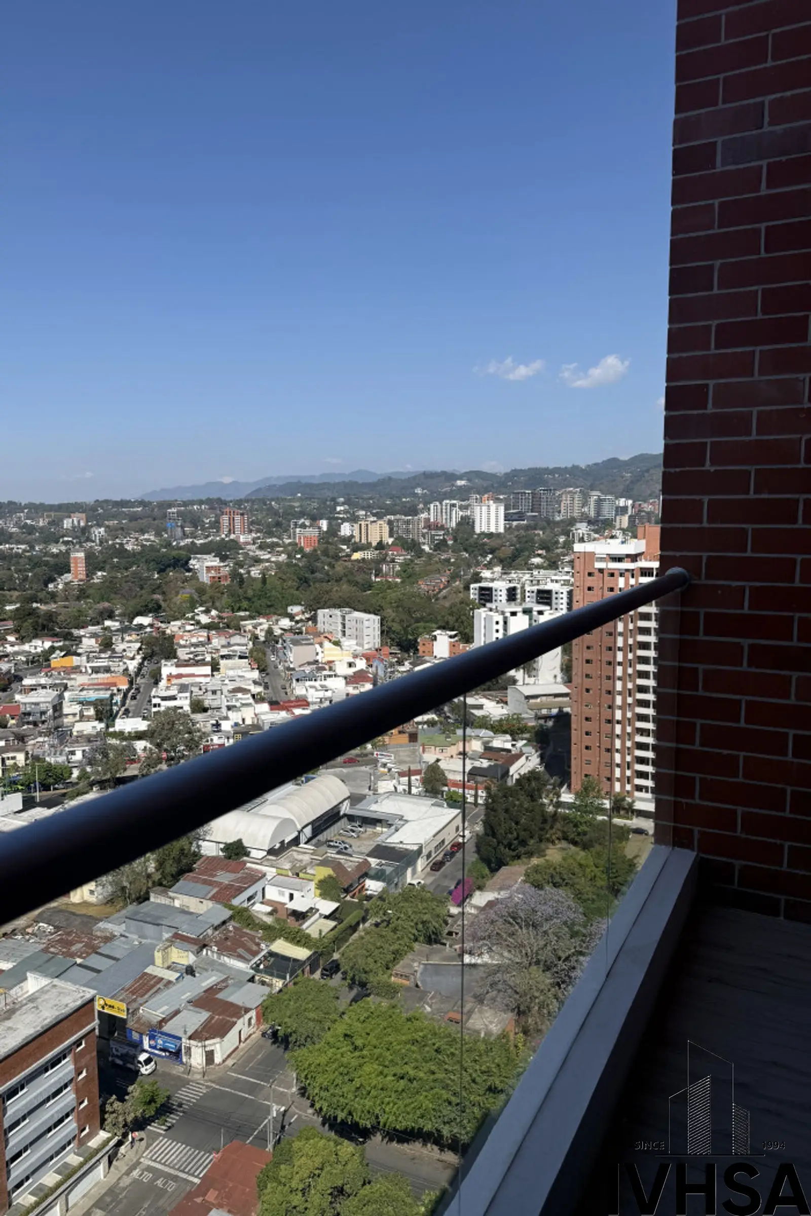 Apartamento de dos niveles en venta en NEO 2 zona 10 - foto 3