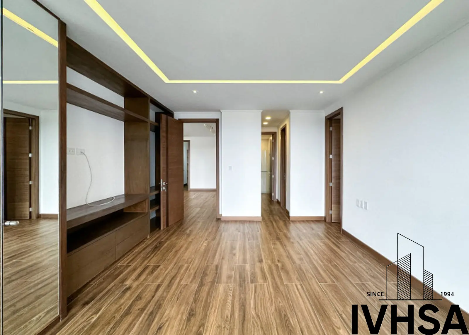 Apartamento de dos niveles en alquiler en zona 10 - foto 18
