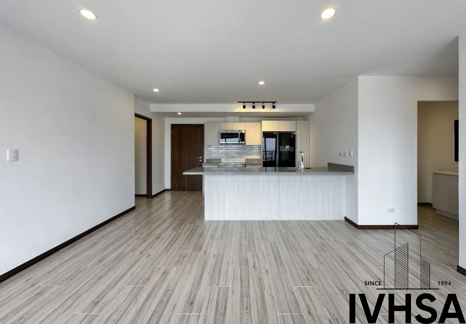 Apartamento de 2 dormitorios en alquiler en zona 10 - foto 2