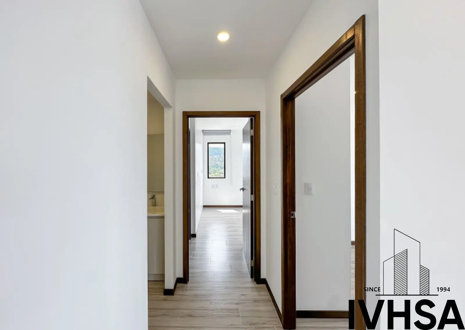 Apartamento de 2 dormitorios en alquiler en zona 10 - foto 9