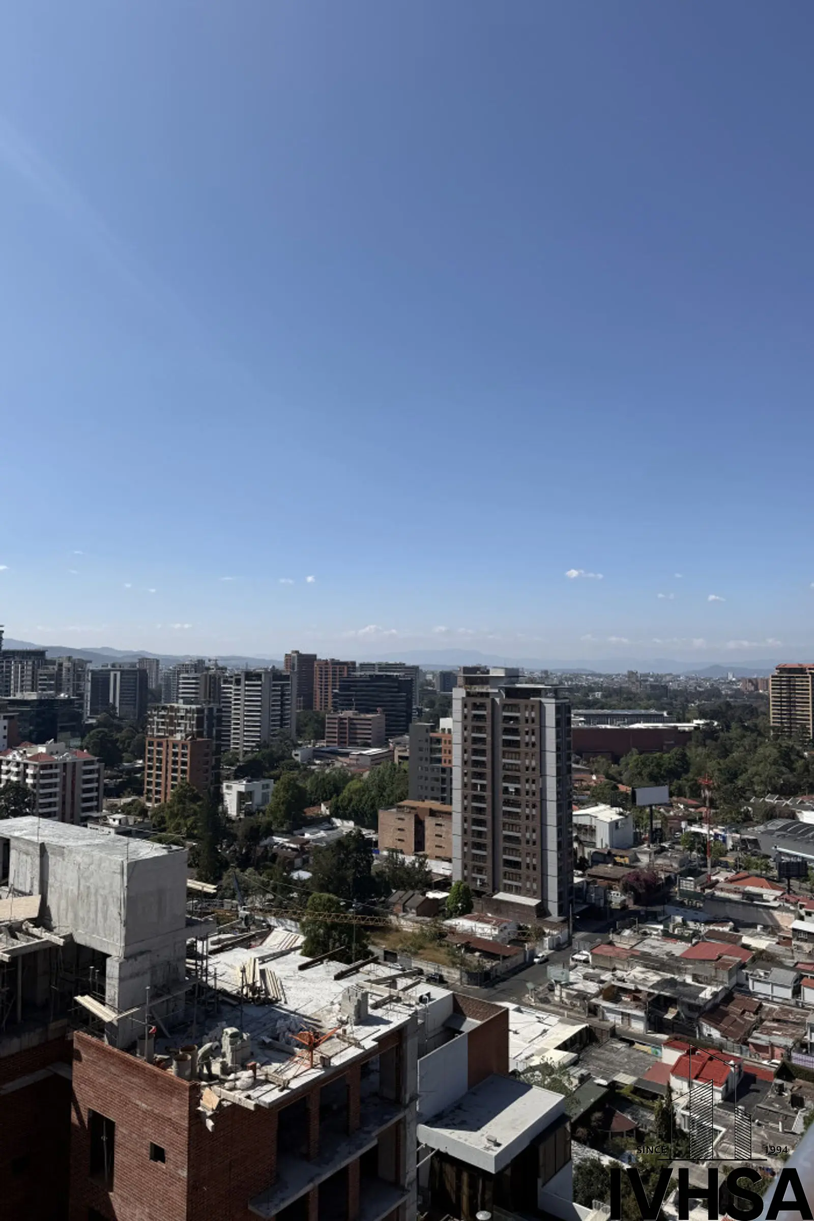 Apartamento de dos niveles en venta en NEO 2 zona 10 - foto 10