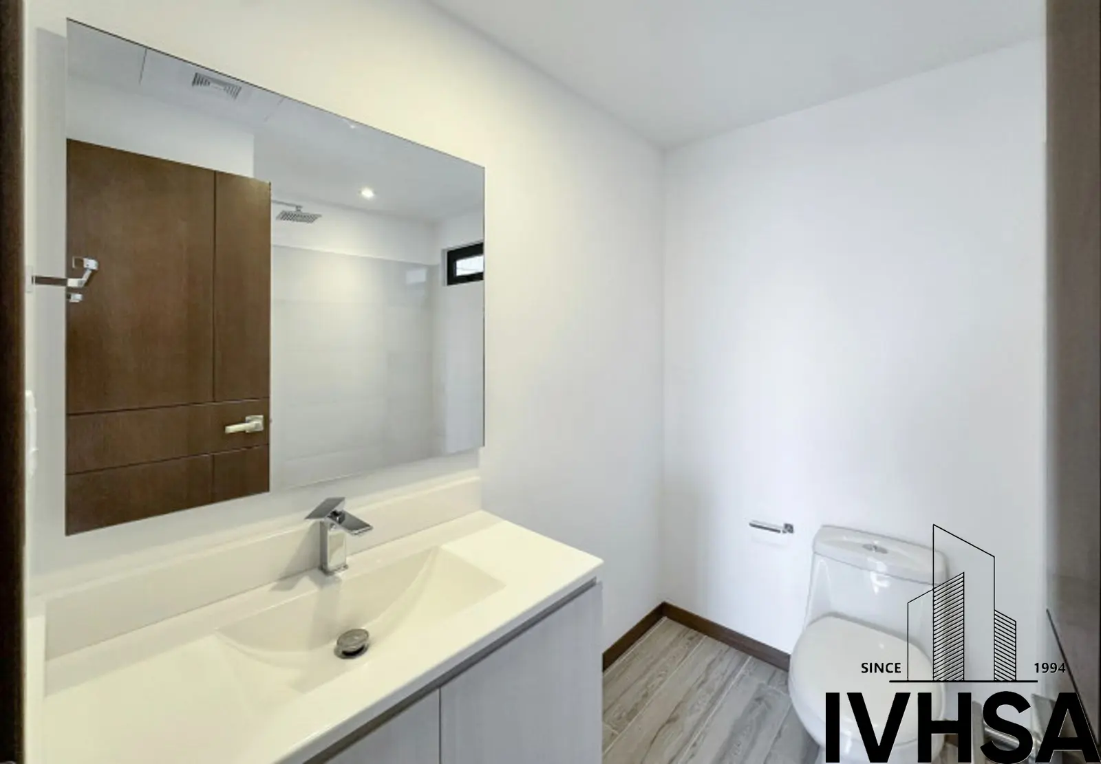 Apartamento de 2 dormitorios en alquiler en zona 10 - foto 10